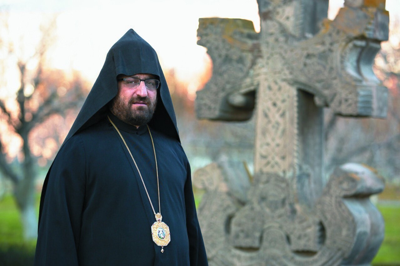 Eçmiazdin Divan Başkanı, 'uyuşturucu kumsapı kurmak'tan tutuklandı